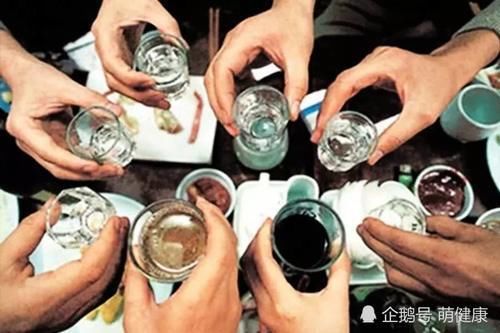 酒是别人的，命是自己的，生命要想活得长久，就得赶快放弃喝酒！