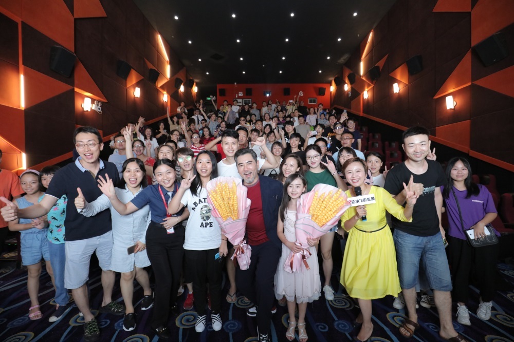 电影《巨齿鲨》广州路演 票房破八亿受追捧