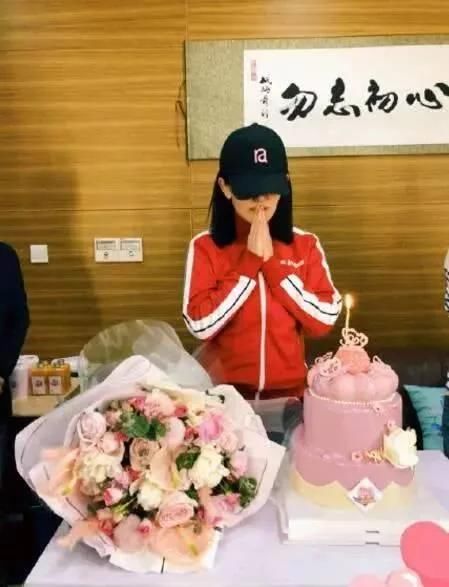 张杰为谢娜庆祝当妈后的第一个生日,网友:爱情