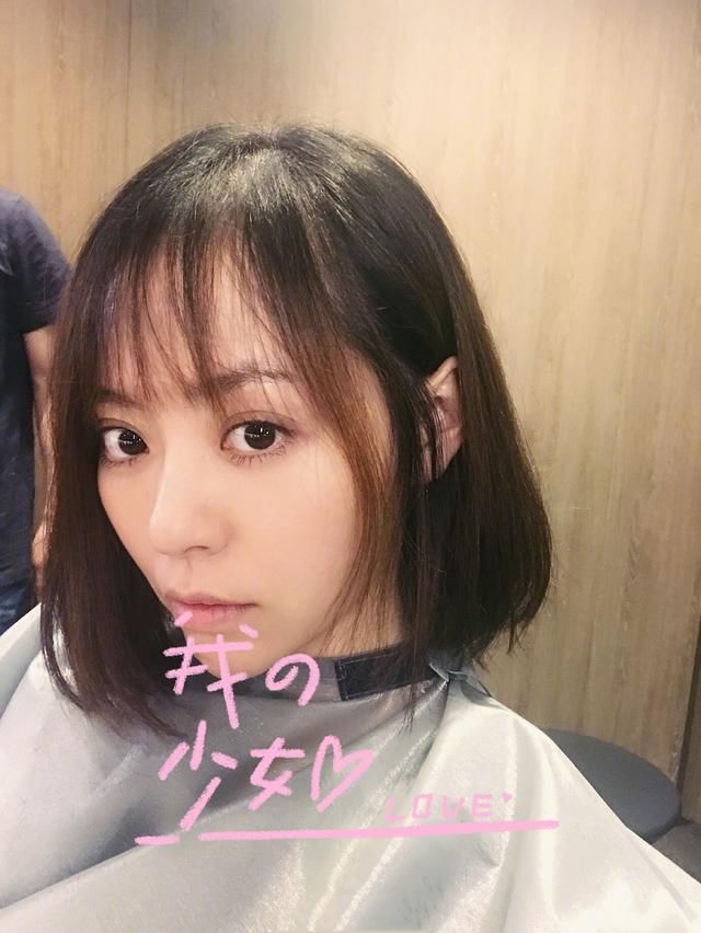33岁张靓颖剪新娘后衣品开挂,短发图片裤气场流苏连体发型复古图片
