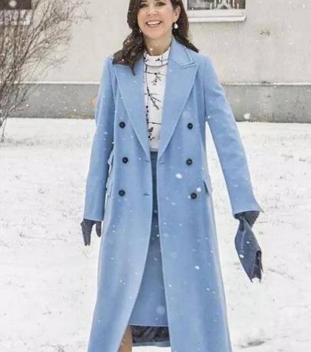 太不尊重冬天!伊万卡冰上穿高开叉裙,丹麦王妃