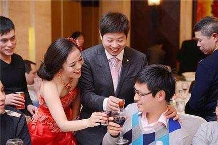 婚礼结束我妆还没卸，婆婆就来要礼金，第二天我叫我爸来接我回家