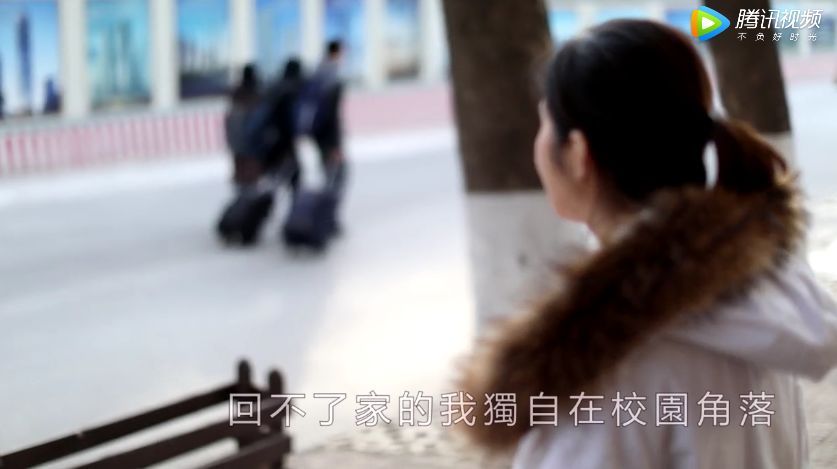 台湾女生回台受阻翻唱《漂洋过海来看你》，网友齐呼:来我家过年