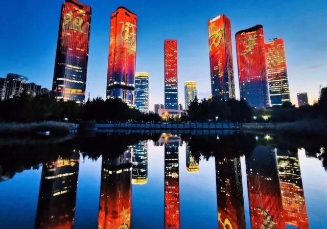 致敬伟大祖国的