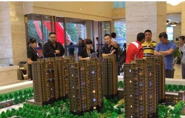 任志强:房子还远远不够住!最起码还要再建一倍?
