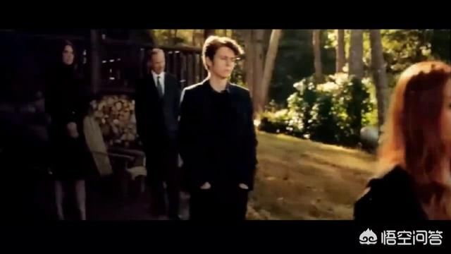 《复仇者联盟4》最后钢铁侠葬礼上有一年轻人