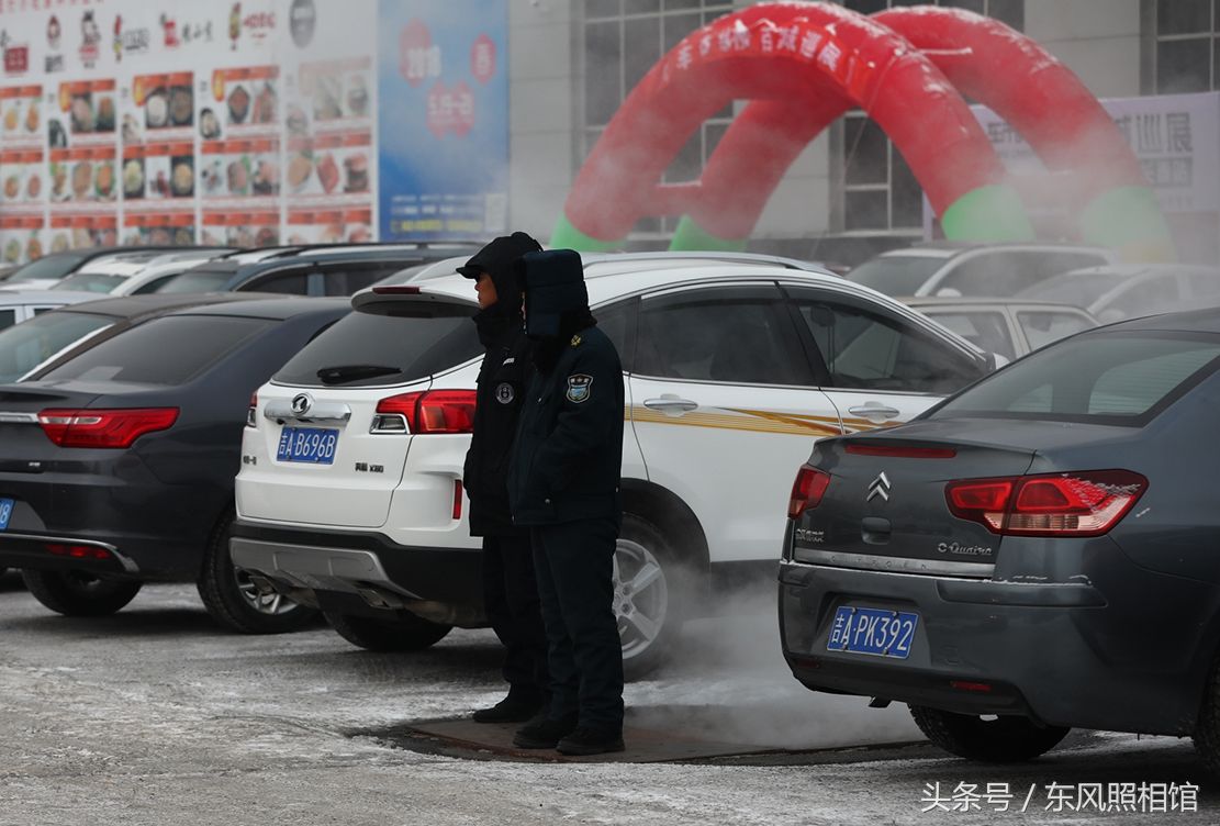 热水售车员用车展柳炜玮美女取暖1最冷美女冻跑买车人图片
