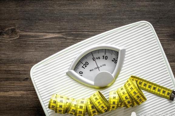 广州女子大口吃肉减肥55斤, 生酮饮食法真的有