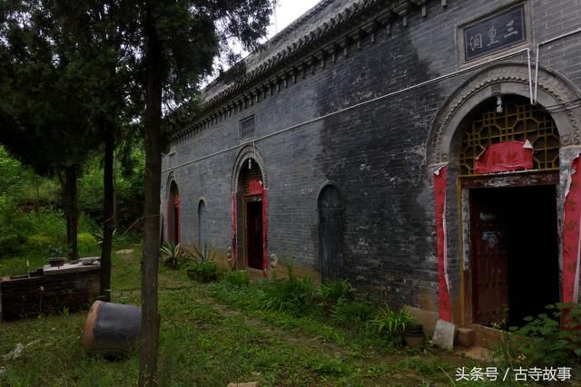 伊川江左三峰寺:盛唐时期文人纷至沓来,而今破败荒草湮没寺院