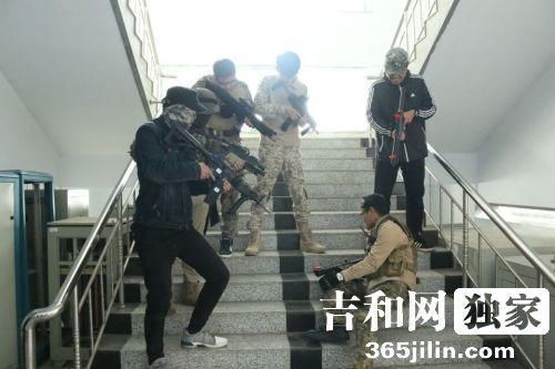 走出教室 走出寝室 长春财经学院学生上演真人