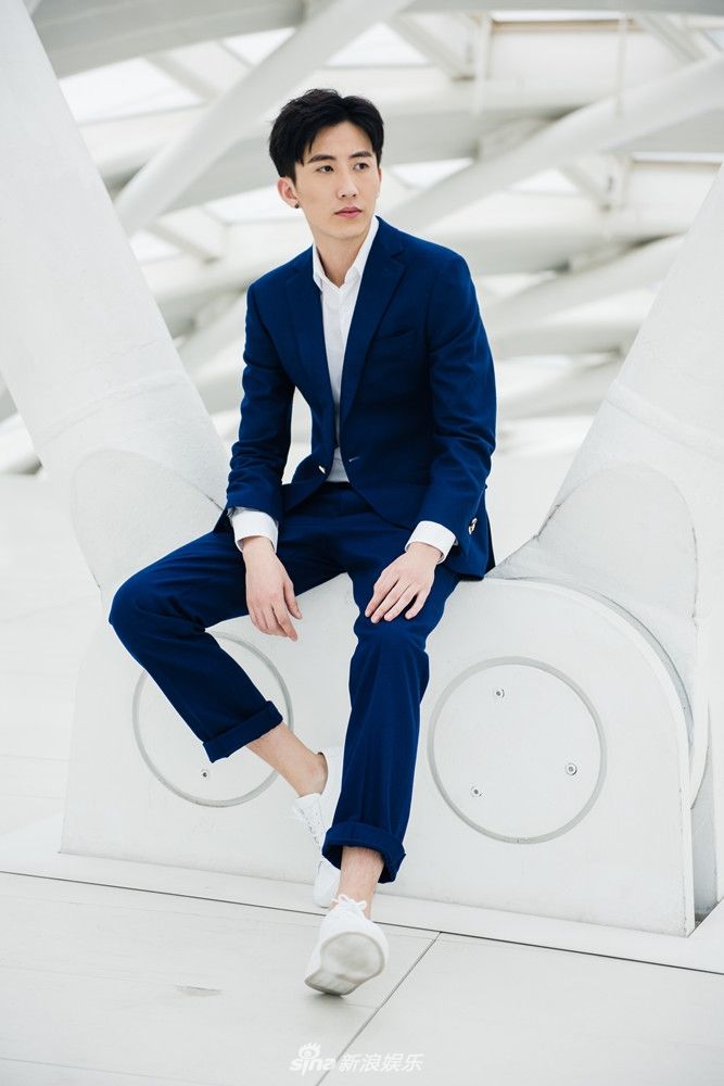 组图:袁野现身北京时装周 时尚绅士满屏腿