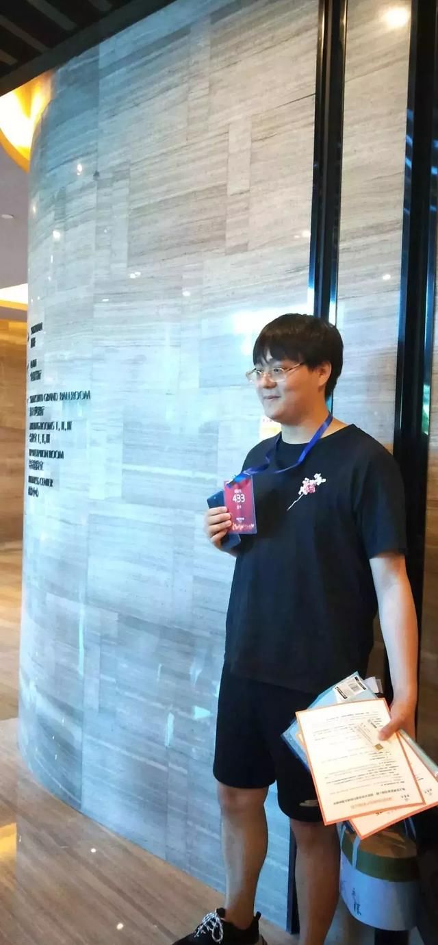 有钱人的焦虑:5000万身价,只能找个角落蹲着!