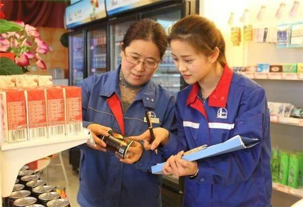 为什么加油站工资不到三千,很多人却抢着干?到底有啥“内幕”?
