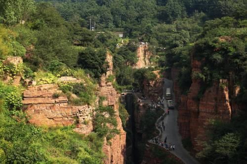 贵州深山藏中国最危险村子，2000年前建于悬崖峭壁，全村300多人