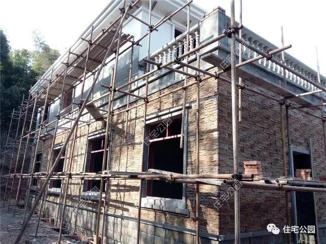 1500元一平包工包料含窗户，农村施工队能建出一栋啥样的房子？