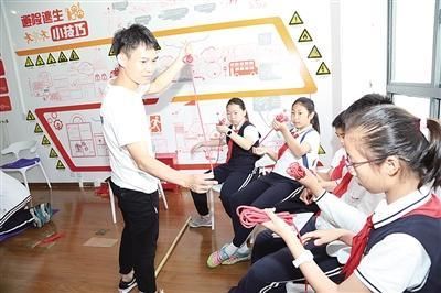 生命悦动生活 徐汇区红会开展生命教育集市