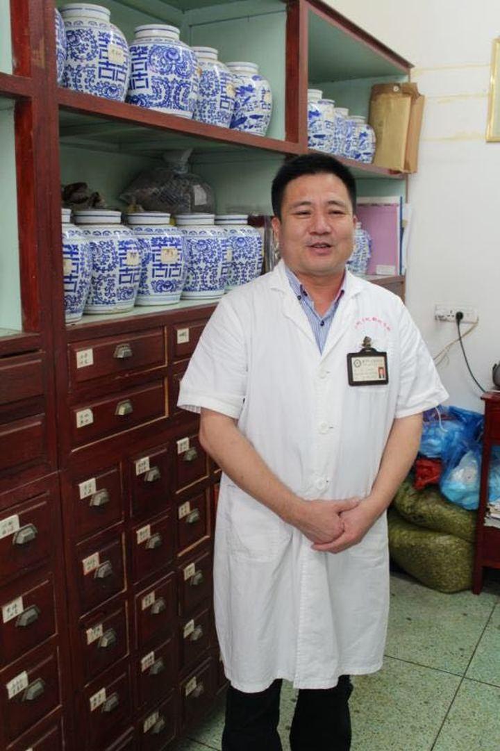 一笔迟到19年的医药欠费让这位乡村医生左右