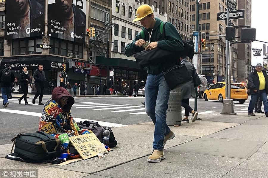 纽约持续低温 流浪者露宿街头捱寒冬