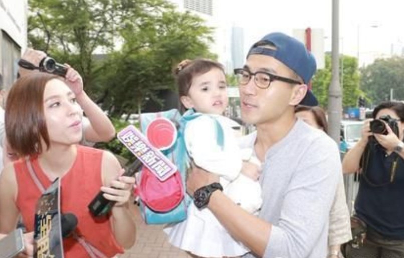 杨幂的女儿小糯米献身,脸上却全部打马赛克,杨