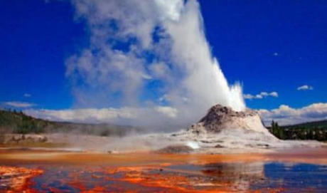 夏威夷火山爆发，毁灭至少400栋建筑！黄石第8次喷发，美国人忧它