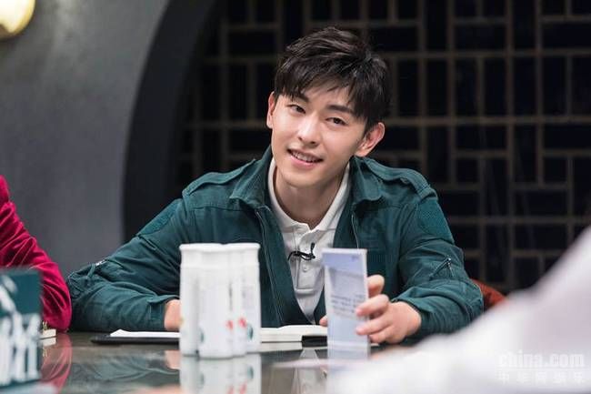 《我是大侦探》邓伦手持金斧古宅寻人 当侦探