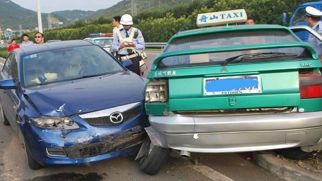 路上开车需注意，最好不要跟这5种车