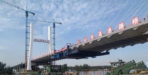 山东高铁桥梁撞击