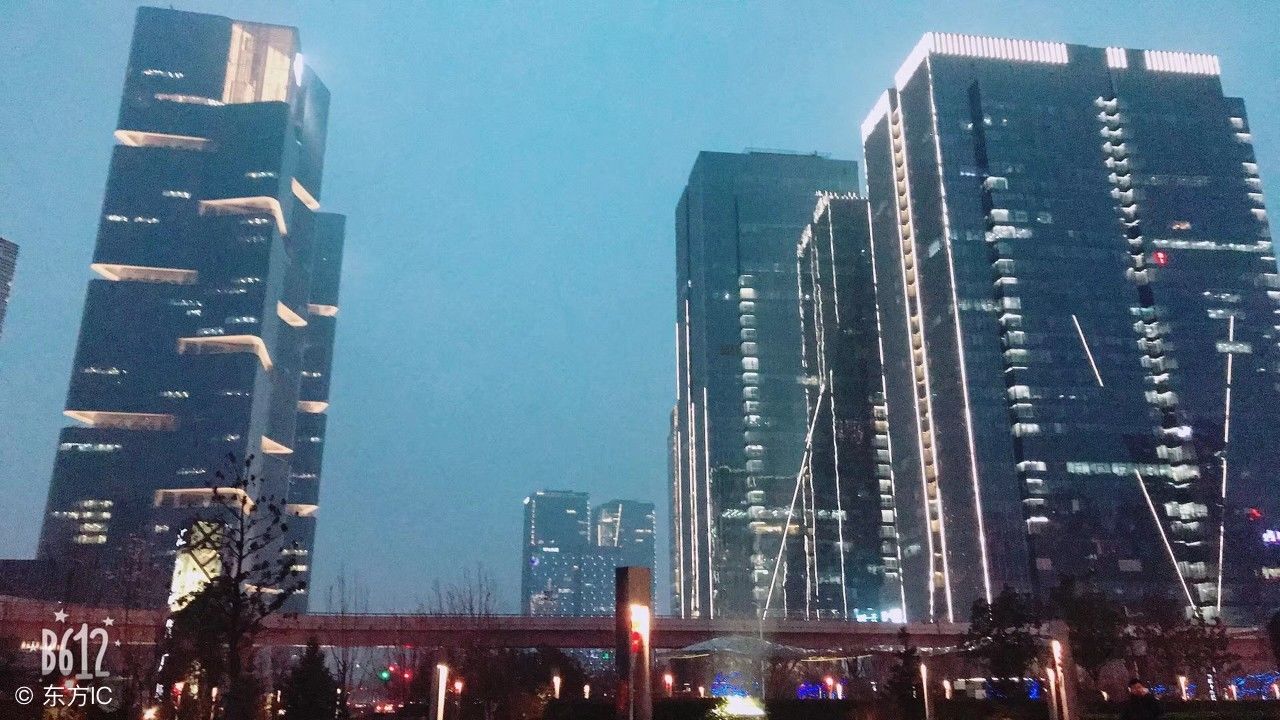 是经济总量20强城市_夜晚城市图片(2)