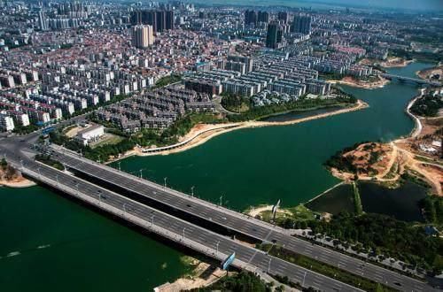 长株潭城际铁路_2017长株潭人均gdp(2)