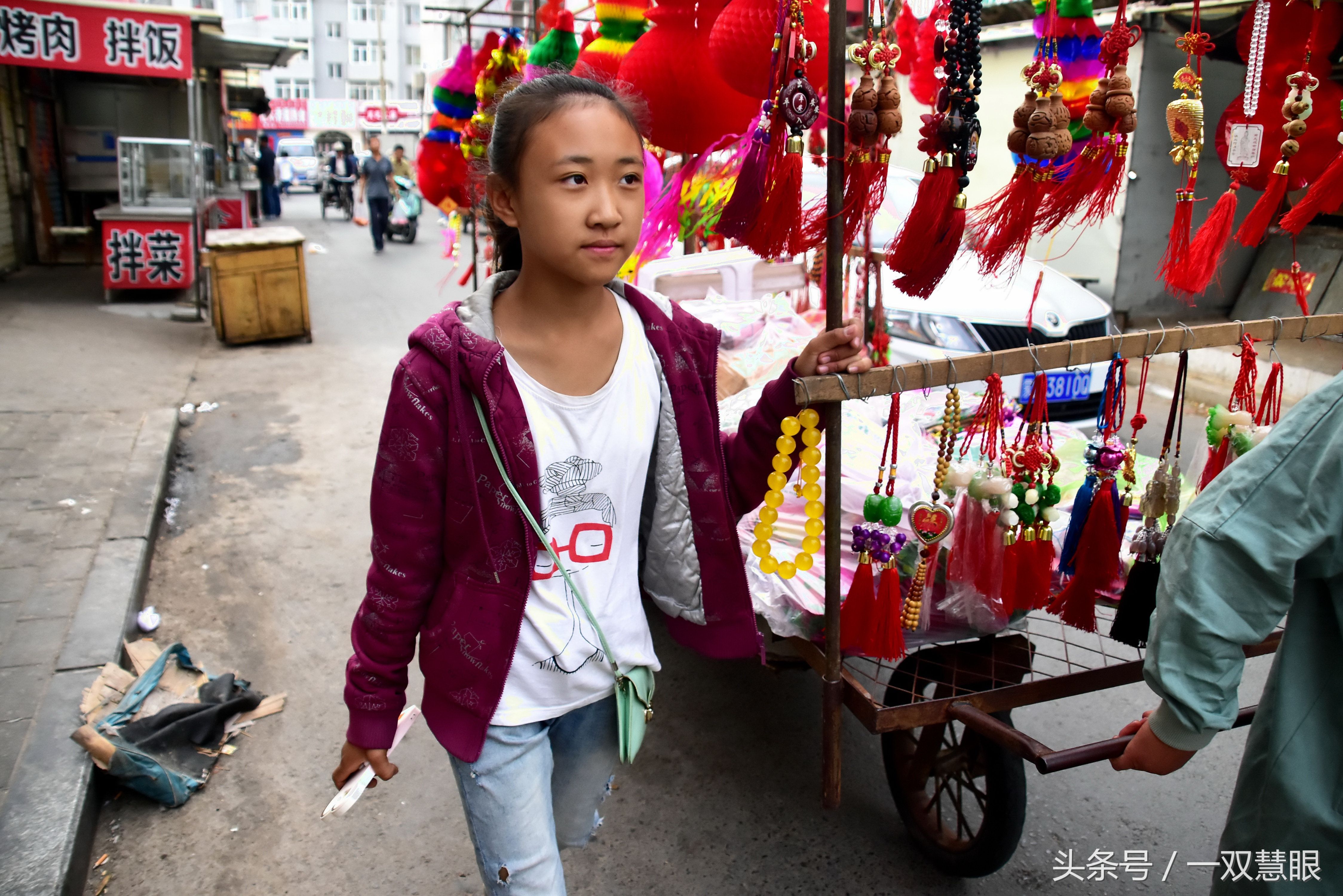学生走街串户卖葫芦,想方设法给自己挣补课费