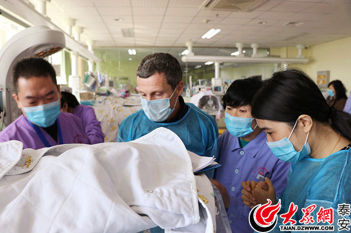 德国新生儿科专家到泰安市妇幼保健院参观交流