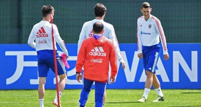 世界杯第6天,第二阶段比赛开始,俄罗斯主场胜