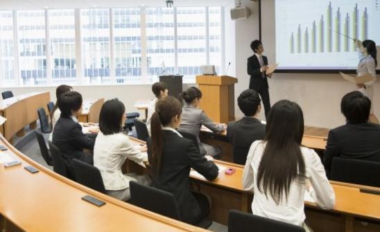 怎么在学校里创业 t01c8f48eca8a74c371.jpg