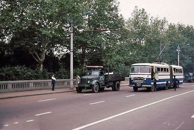 老照片:1983年湖北武汉街景 - qwe08828 - qwe08828的博客 老照片:1983年湖北武汉街景 - qwe08828 - qwe08828的博客