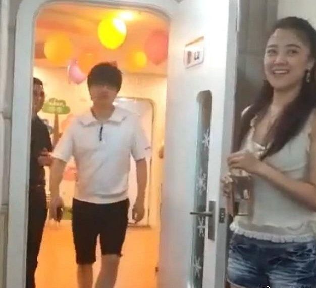 玖月奇迹官宣离婚，月前还恩爱合体现身，但离婚痕迹早已凸显