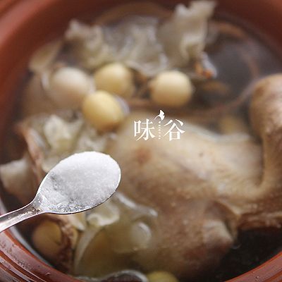 白莲茶树菇鸽子汤