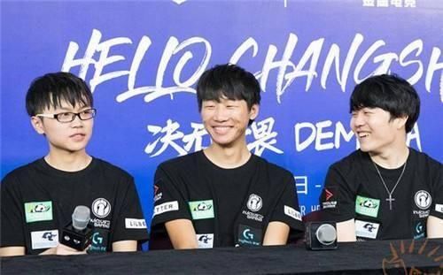 L:假如比赛可以抽烟的话 也就没有Faker和Uzi什