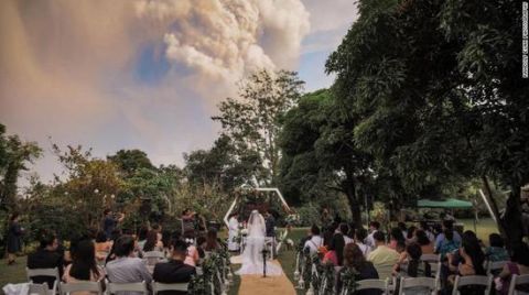 菲律宾塔尔火山喷发视频