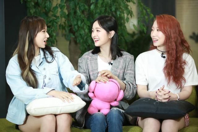 华策影视欲签约杨超越?将与胡一天吴倩成师兄