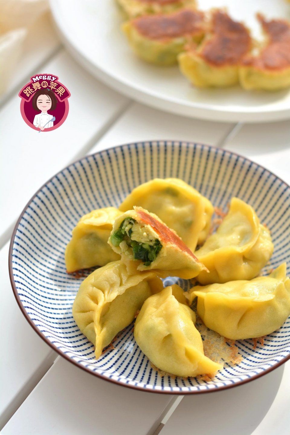 别再拿玉米面蒸窝头了,做一锅冰花煎饺,补钙降血压,女人吃减肥