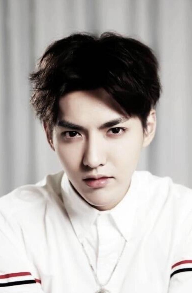 扎着丸子头也不显娘气的男人们,吴秀波反差感