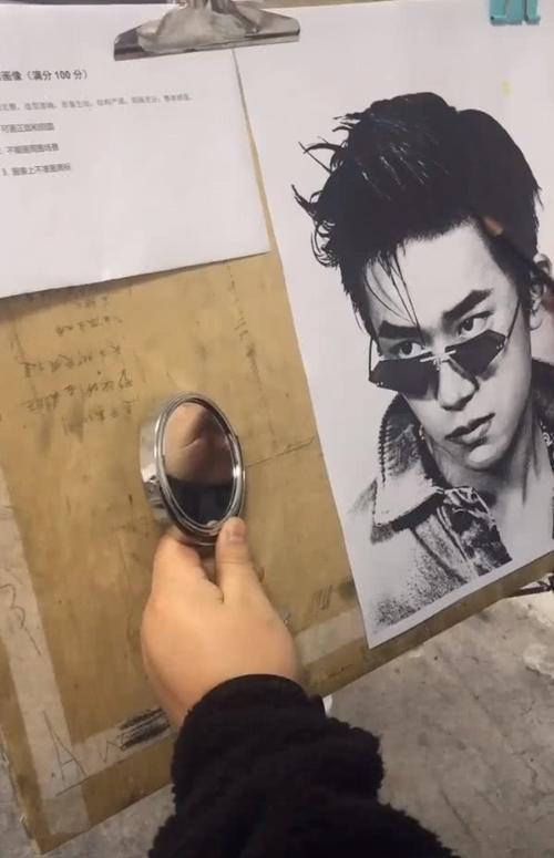 美术生满分作品,自画相自带瘦脸+P图+美颜:青