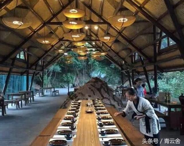 长在平江大山里的屋子，100米的山顶悬挑建筑，风景中生长的风景