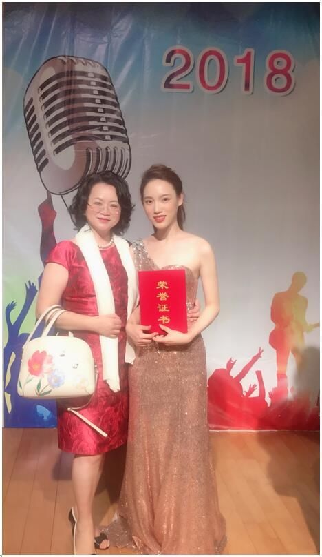 中国青年歌手翁嘉悦:喜获全球华人国际音乐节