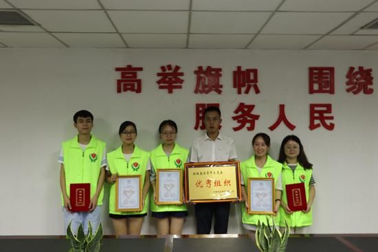 南充怡然志愿者协会:2018年铁路春运青年志愿