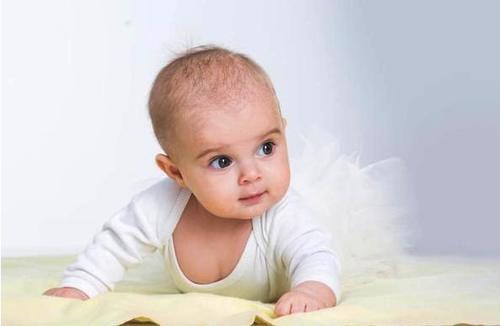 宝宝做不出这几个举动,尤其是四个月的时候,就