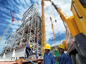 伊犁煤电公司热电联产项目完成一号锅炉受热面吊装