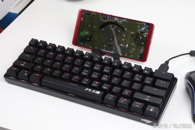 吃鸡痛快开挂,刺激战场专用手游键盘北通K1体