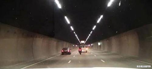 高速上什么最可怕?开车过这种路超速你都不知