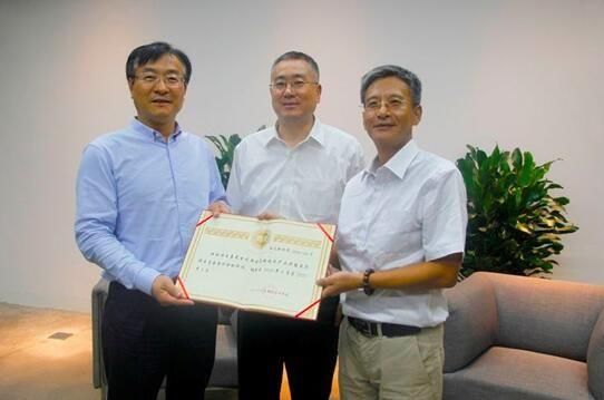 西安高新区颁发首张专职金融顾问证书